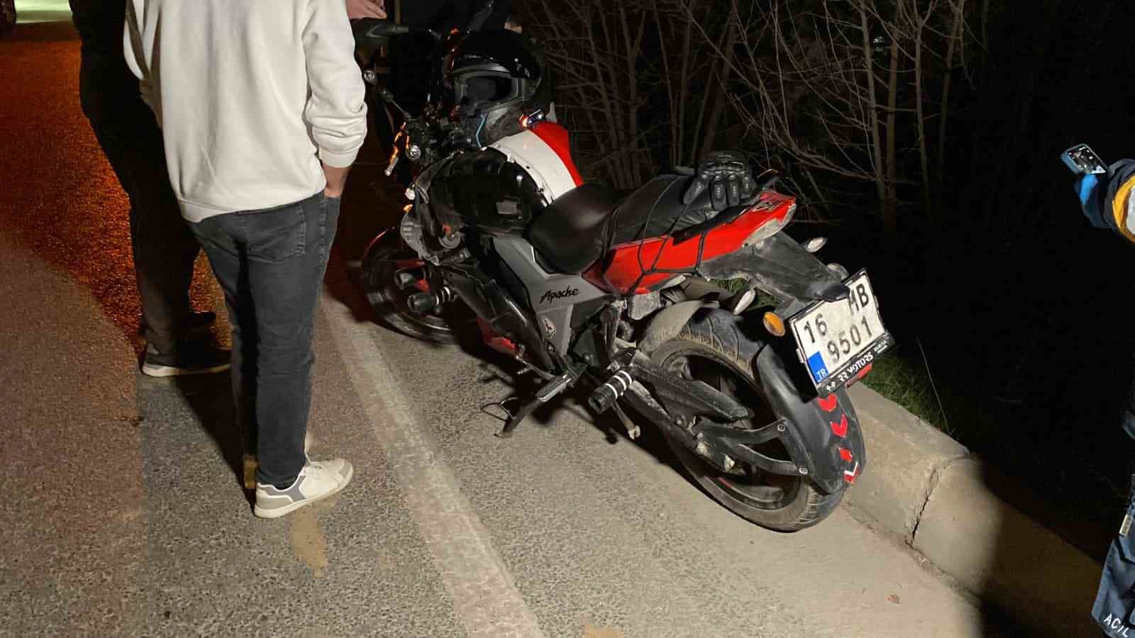 Kazadan sonra panik yaptı, alışveriş merkezinin bah&ccedil;esine u&ccedil;tu
