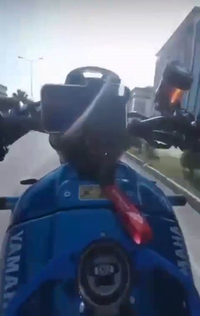 Sosyal medyada şov uğruna canını hi&ccedil;e sayan s&uuml;r&uuml;c&uuml; yakalandı
