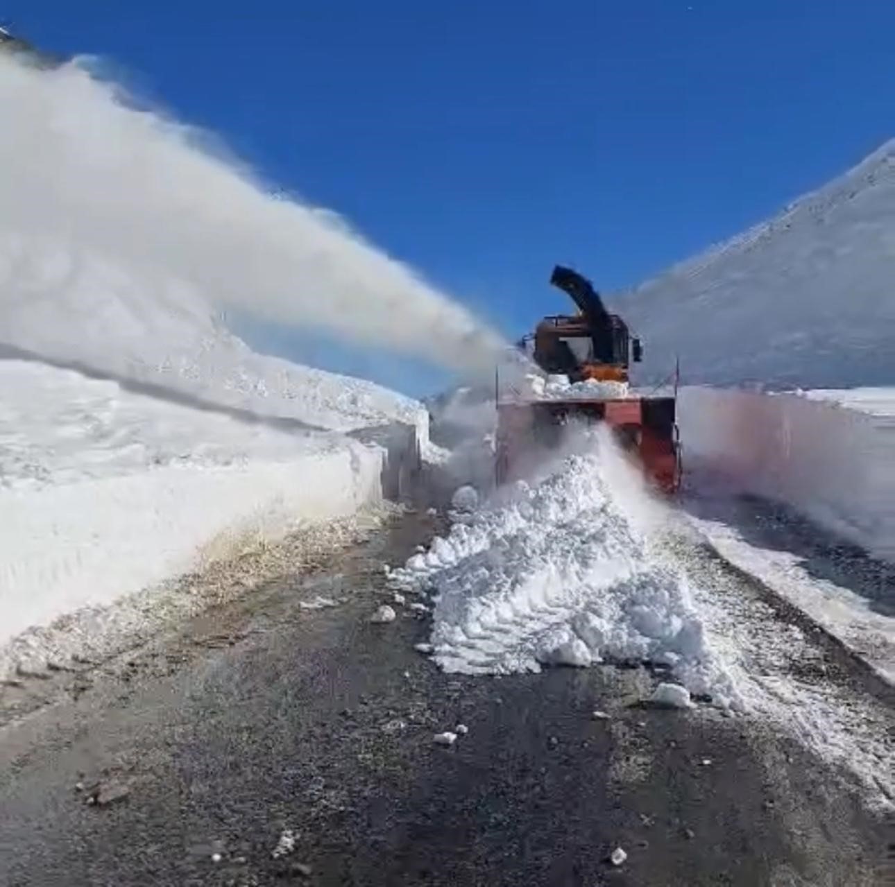 Şırnak-Hakkari yolu ulaşıma a&ccedil;ıldı

