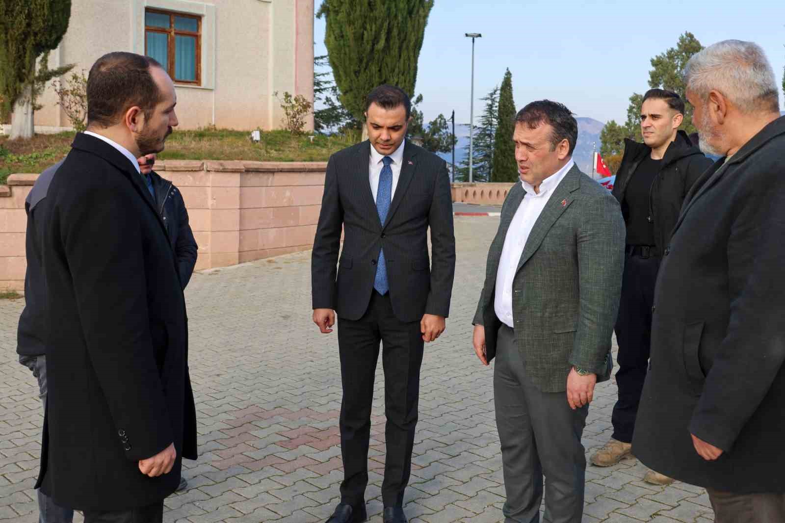 Vali S&ouml;zer, Dursun Fakıh T&uuml;rbesi&rsquo;nde incelemelerde bulundu
