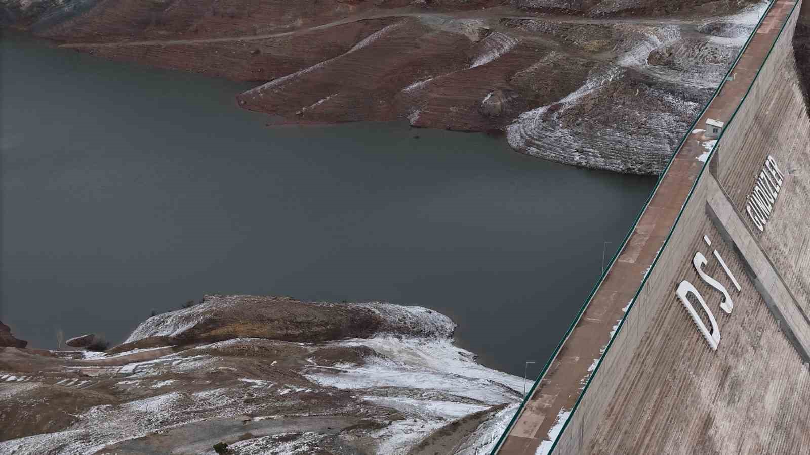 3 yıl önce açılan barajdaki su bitme noktasına geldi