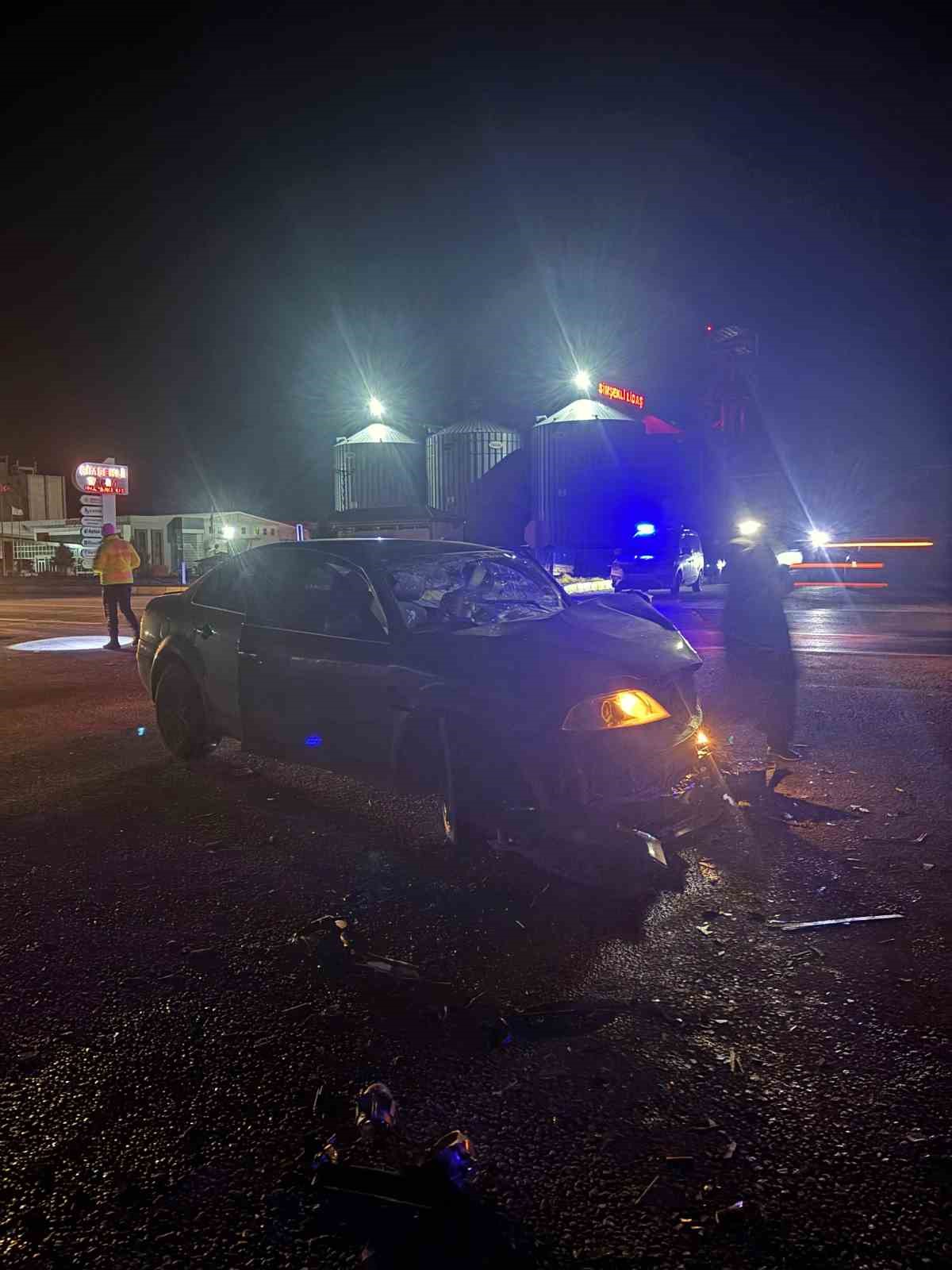 Karapınar’da otomobil ile çekici çarpıştı: 5 yaralı