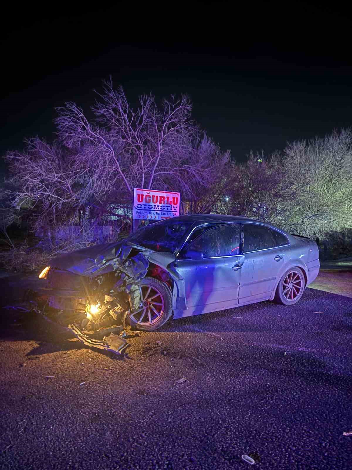 Karapınar’da otomobil ile çekici çarpıştı: 5 yaralı