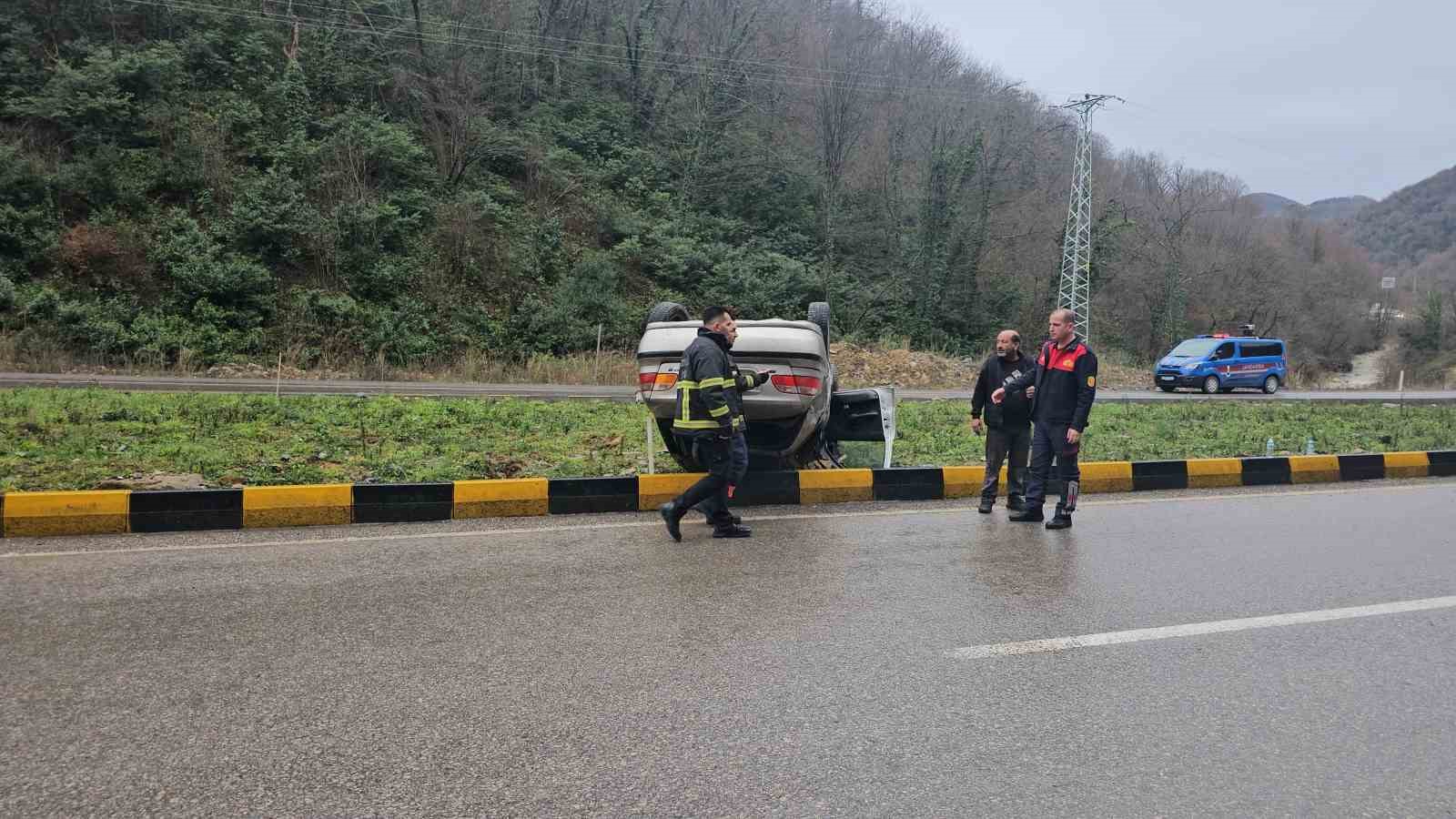 Zonguldak’ta takla atan otomobildeki 3 kişi yaralandı
