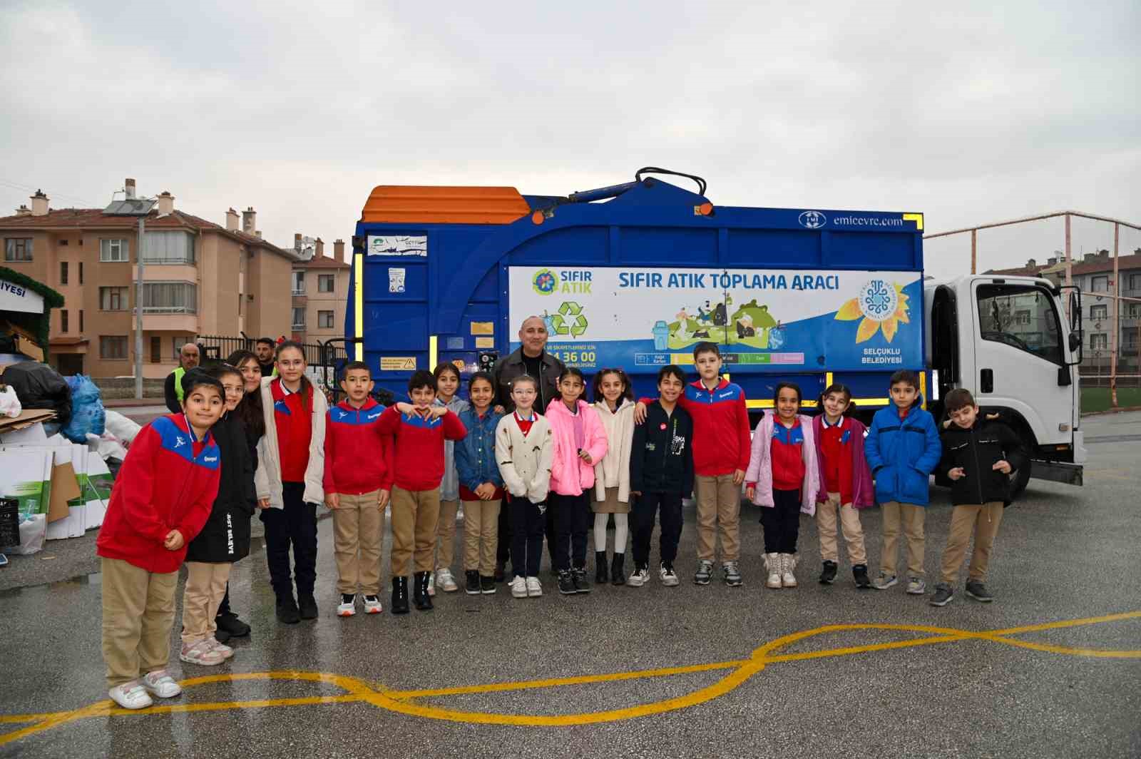 Selçuklu Belediyesi’nin düzenlediği okullar arası sıfır atık yarışmasıyla çevre bilinci güçleniyor