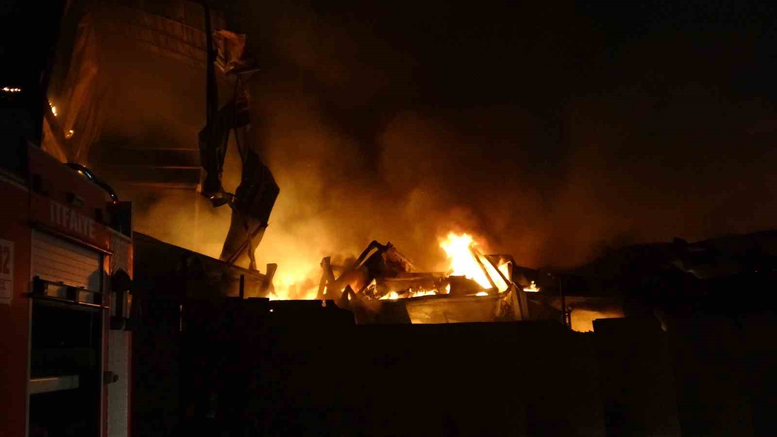 Malatya&rsquo;da şantiyede &ccedil;ıkan yangının hasarı g&uuml;nd&uuml;z g&ouml;r&uuml;nt&uuml;lendi
