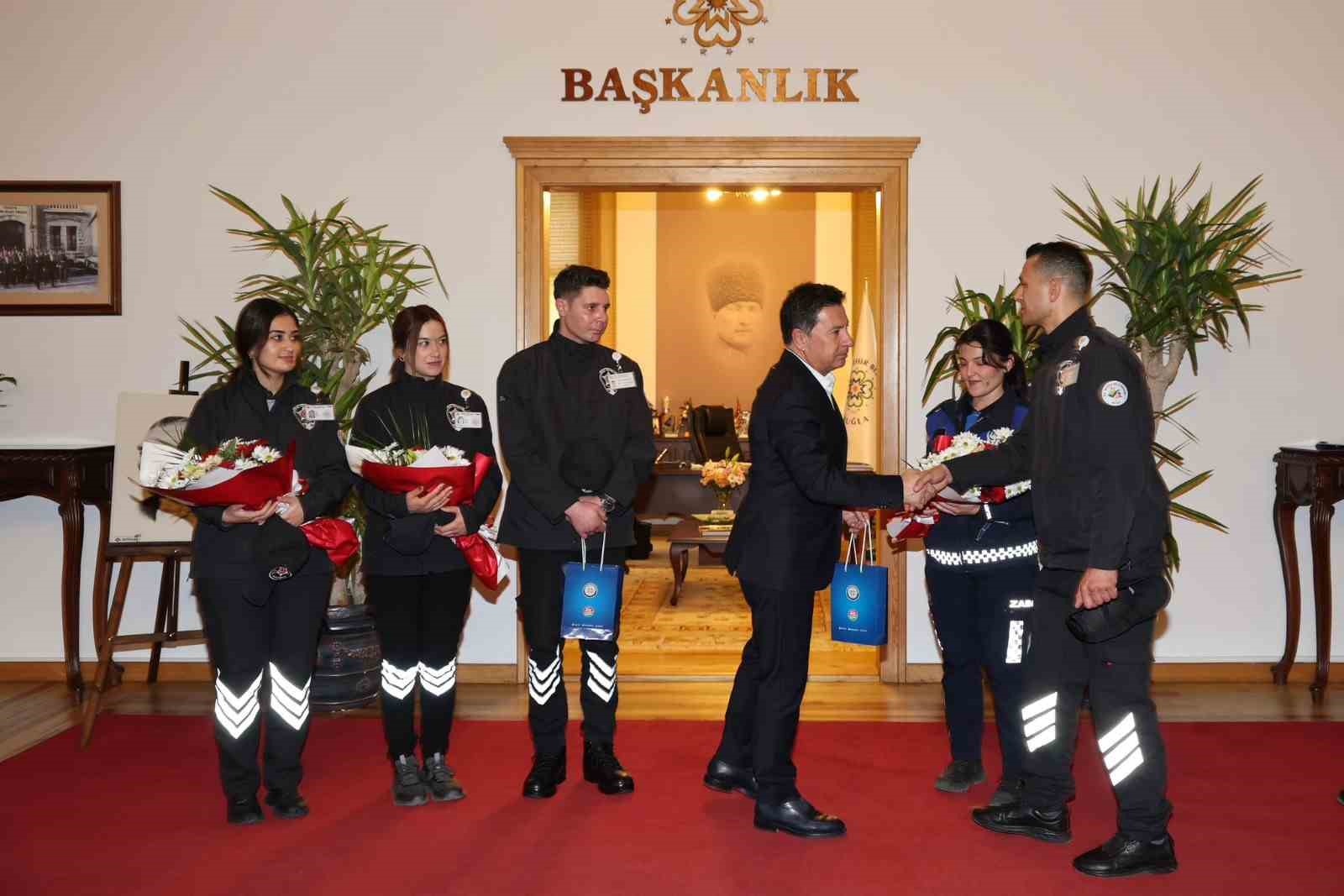 Uyuşturucuya ge&ccedil;it vermeyen ekibe Başkan Aras&rsquo;tan &ouml;d&uuml;l
