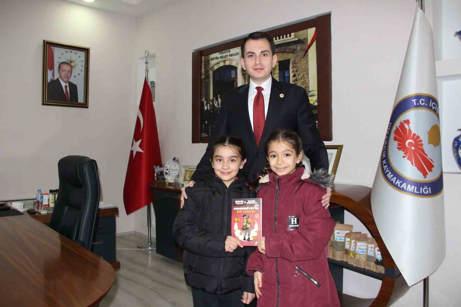 Hicarcıklı minikler Kaymakam Atam’ı kitap okuma etkinliğine davet etti