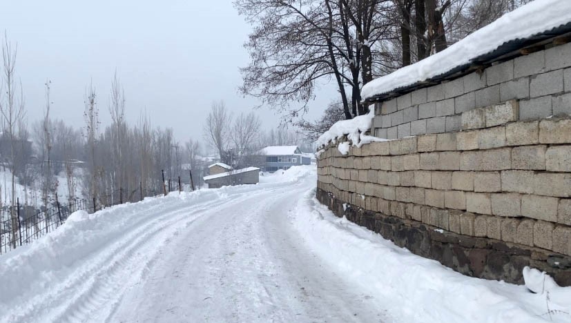 Ağrı&rsquo;da dondurucu soğuk etkisini s&uuml;rd&uuml;r&uuml;yor
