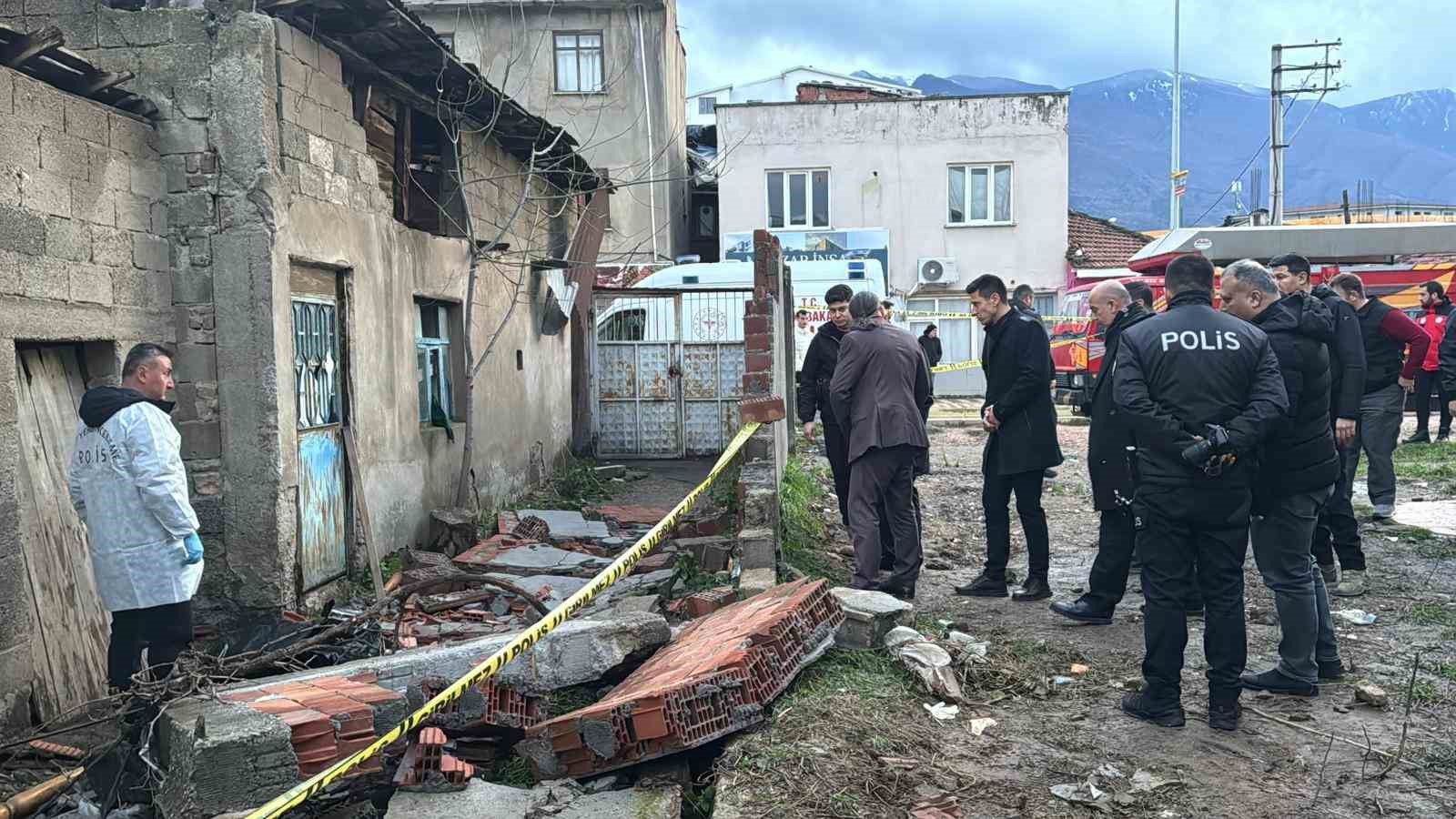 Bursa&rsquo;da lodos can aldı. Lodosta yıkılan duvarın altında kalan genç hayatını kaybetti