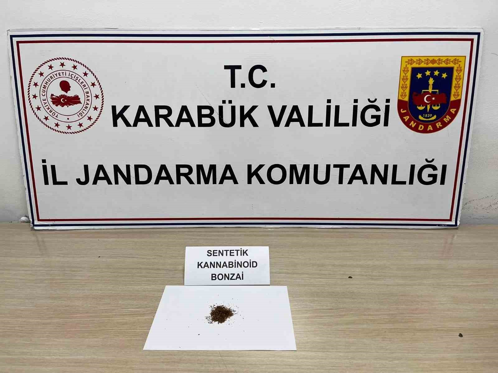 Karab&uuml;k&rsquo;te uyuşturucu operasyonu: 4 g&ouml;zaltı
