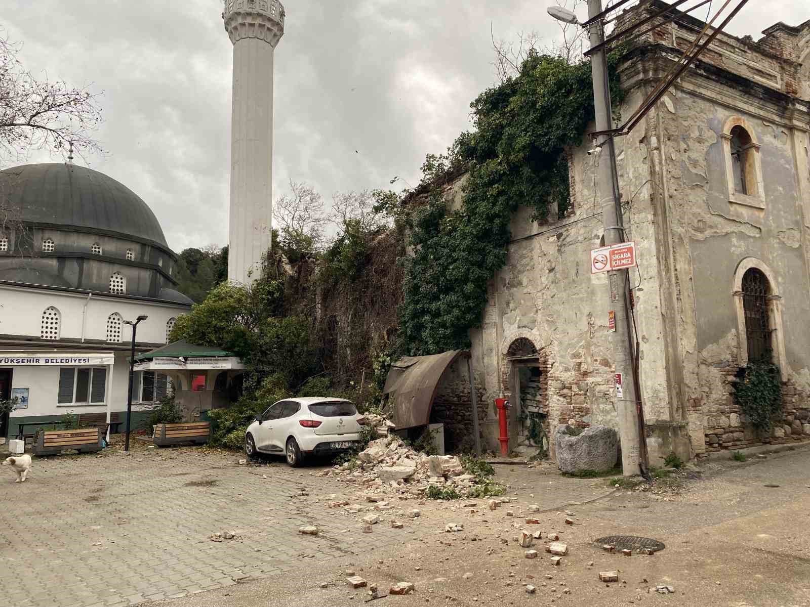 Fırtına tarihi kiliseyi de vurdu