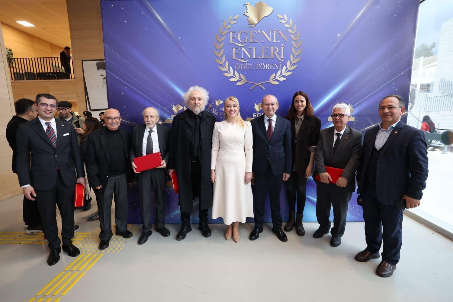 Başkan Şeniz Doğan’a EGF’den ödül