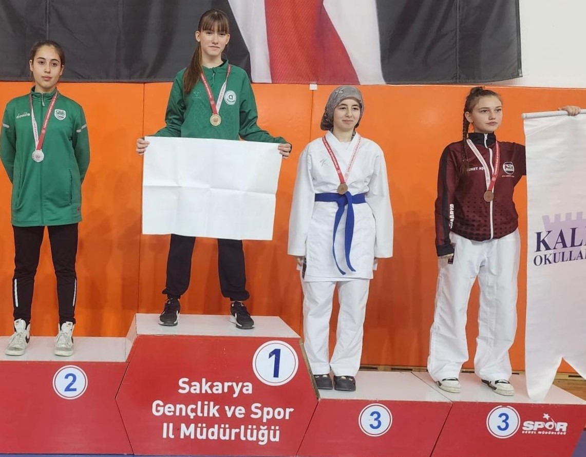 Okullar Arası Karate İl Birinciliği se&ccedil;melerinde B&uuml;y&uuml;kşehir sporcuları 9 madalya kazandı
