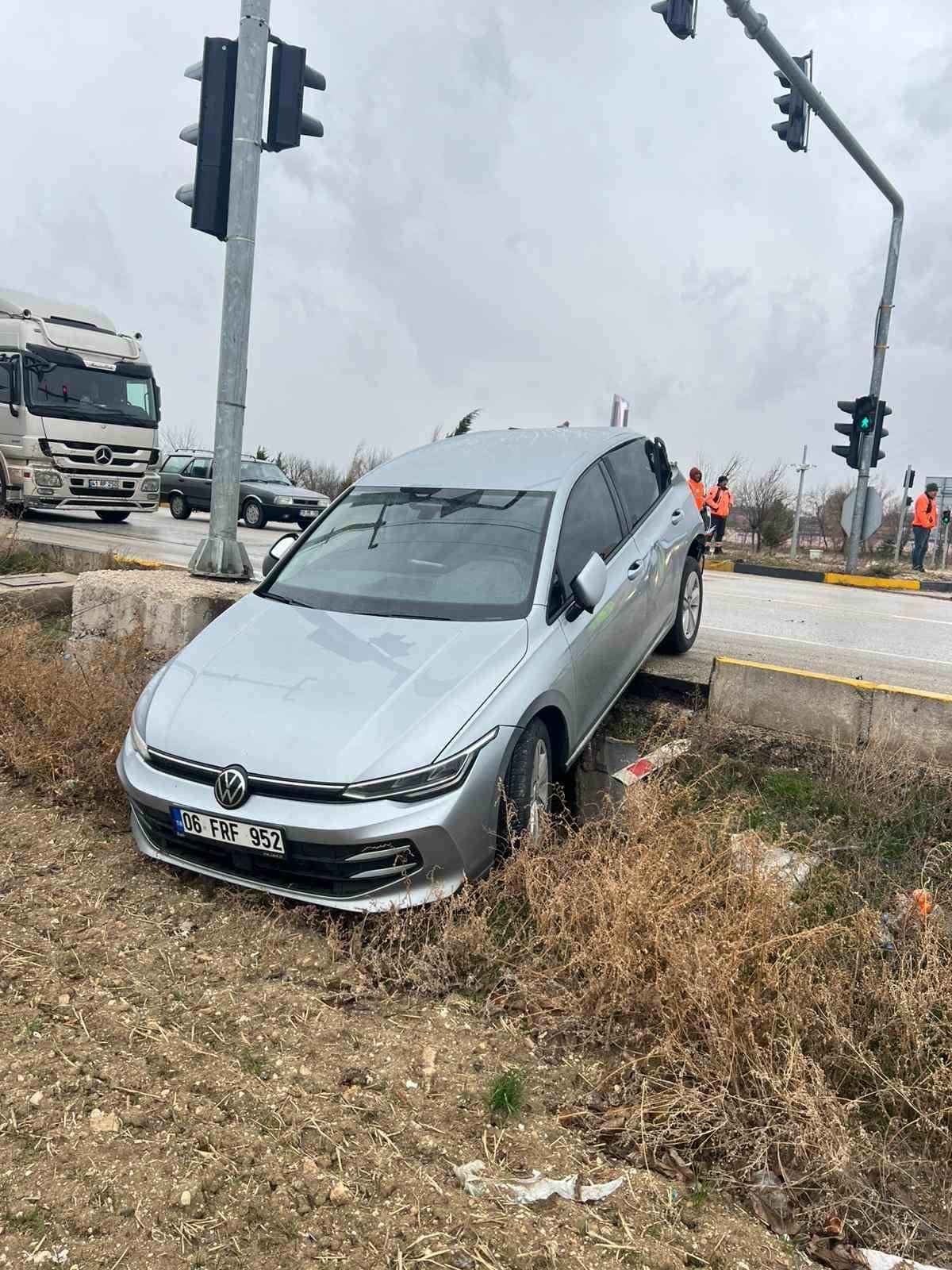Burdur’da otomobil ile kamyon çarpıştı: 1 yaralı