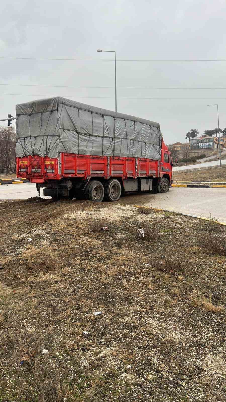 Burdur’da otomobil ile kamyon çarpıştı: 1 yaralı