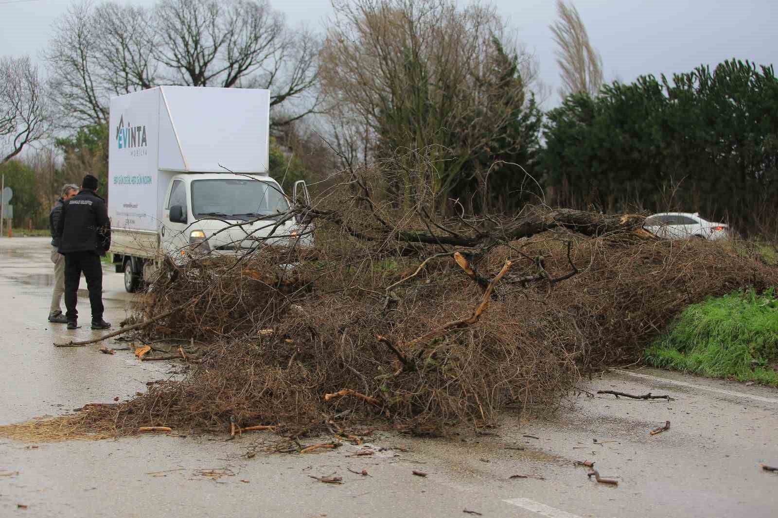 Osmangazi Belediyesi’nden lodosa karşı etkin müdahale