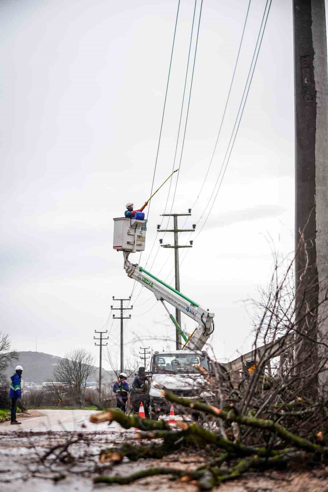 UEDAŞ olumsuz hava şartlarına karşı teyakkuzda

