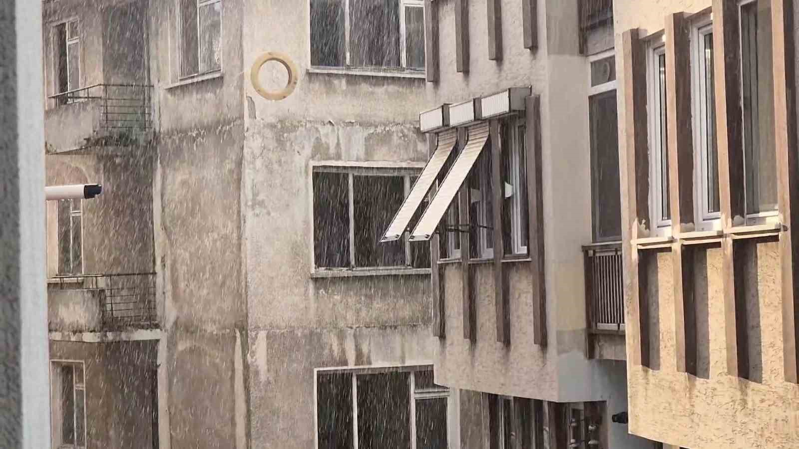 Tekirdağ’da doluyla karışık yağış