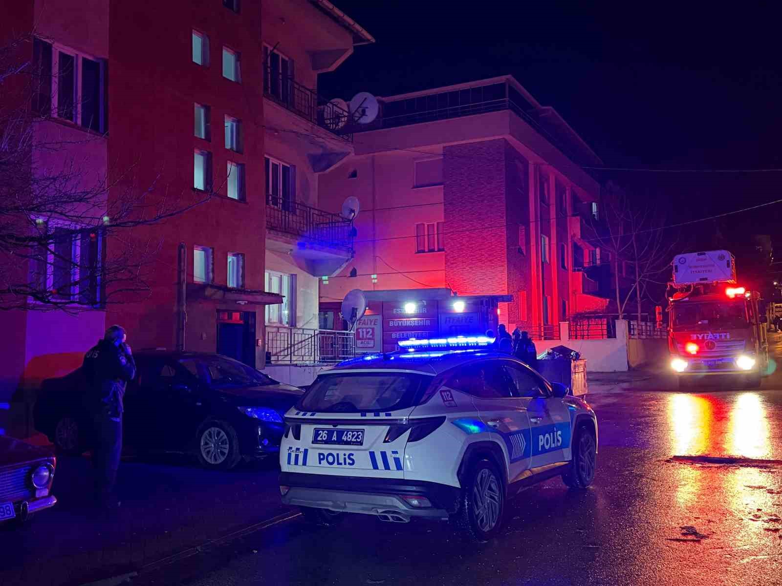 Bunalıma giren gen&ccedil; evi yakmaya &ccedil;alıştı
