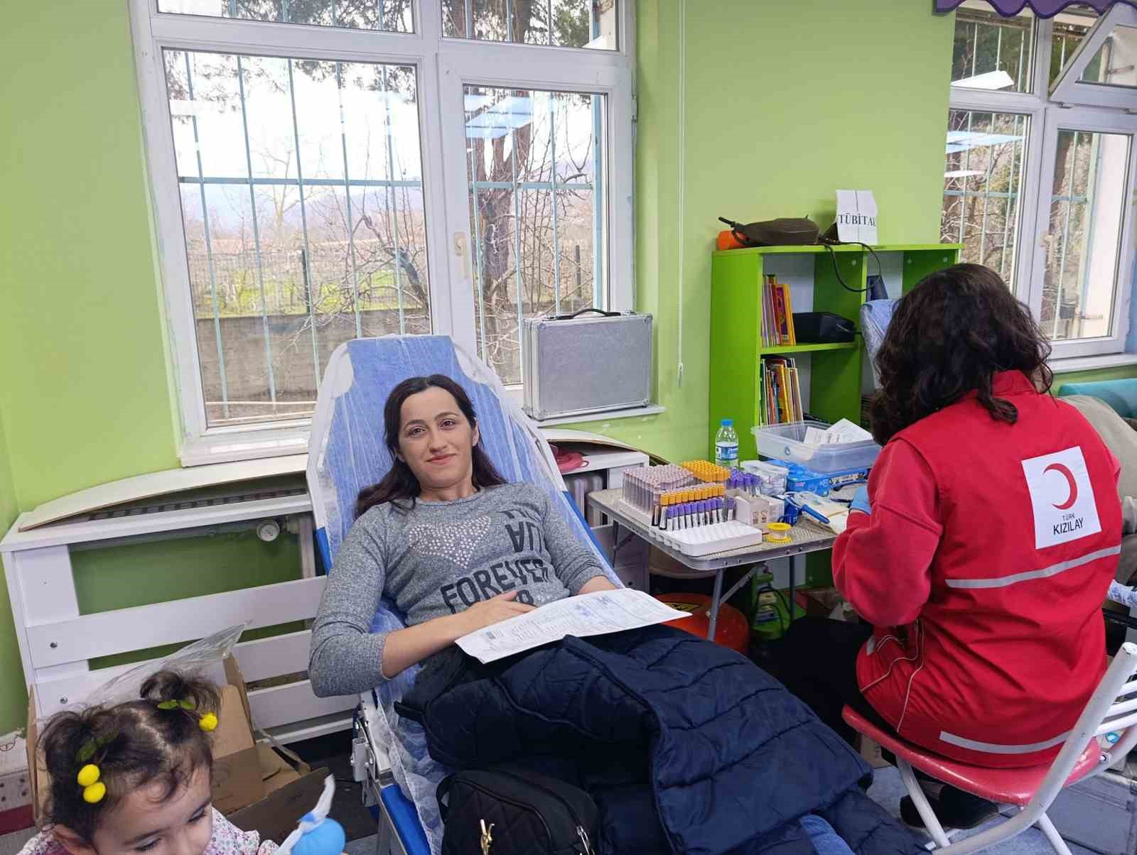 T&uuml;rkeli&rsquo;de okullarda rekor kan bağışı: 3 g&uuml;nde 253 &uuml;nite kan toplandı
