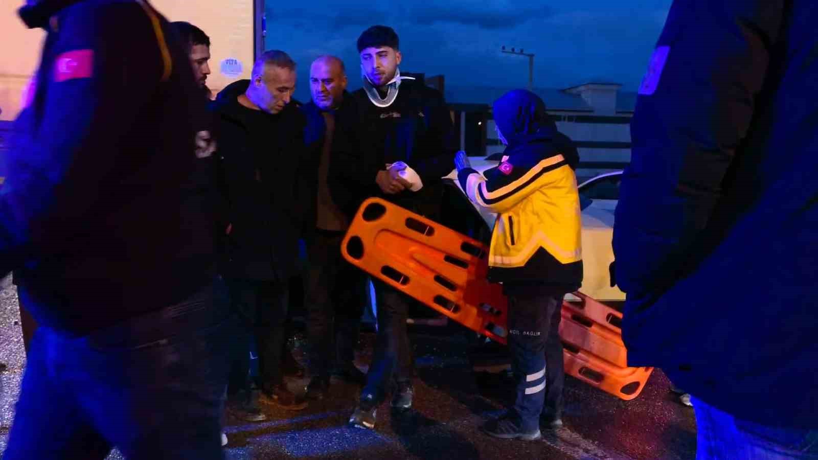 Bursa&rsquo;da otomobil tıra &ccedil;arptı: 1 yaralı
