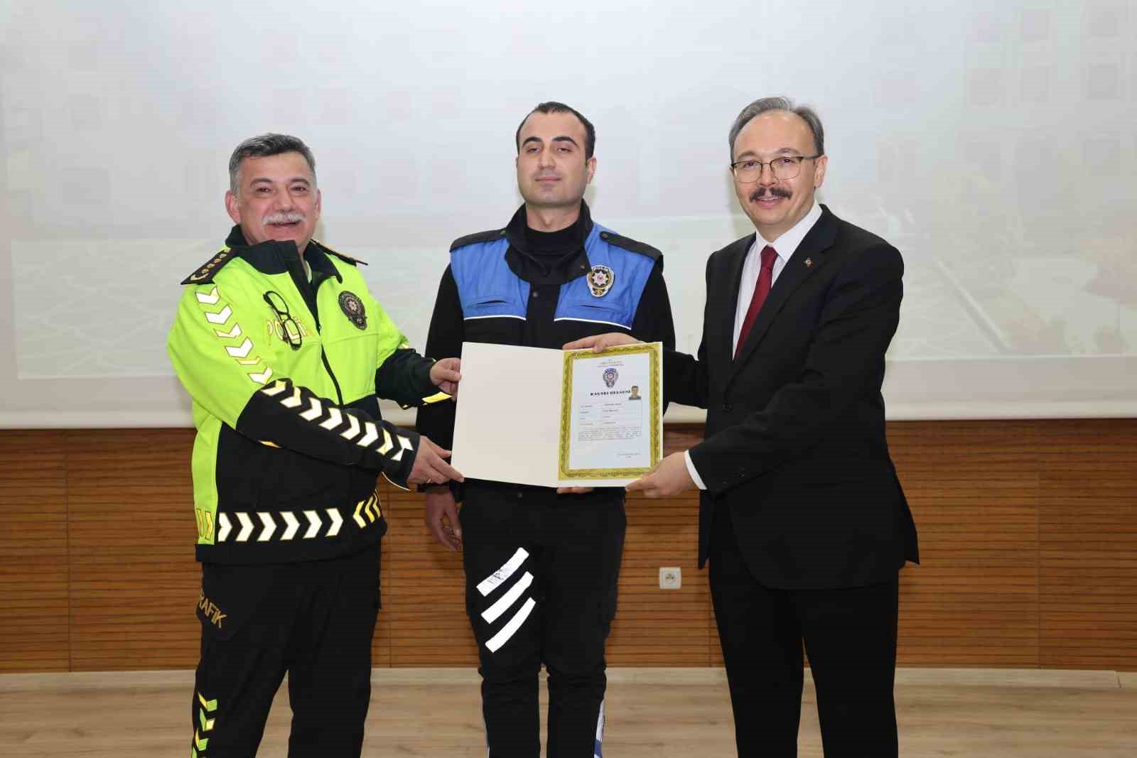 Vali Kızılkaya: "Emniyet teşkilatımız, Siirt&rsquo;in huzurunun en g&uuml;&ccedil;l&uuml; teminatıdır"
