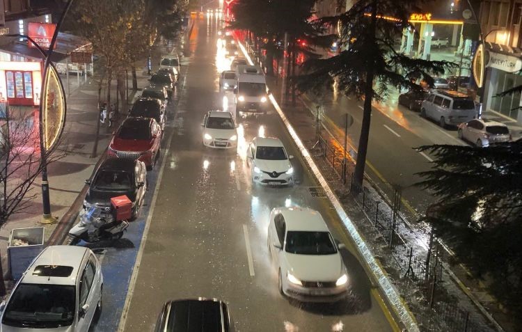Isparta’da fırtına nedeniyle motosiklet ve motokuryelere trafik kısıtlaması