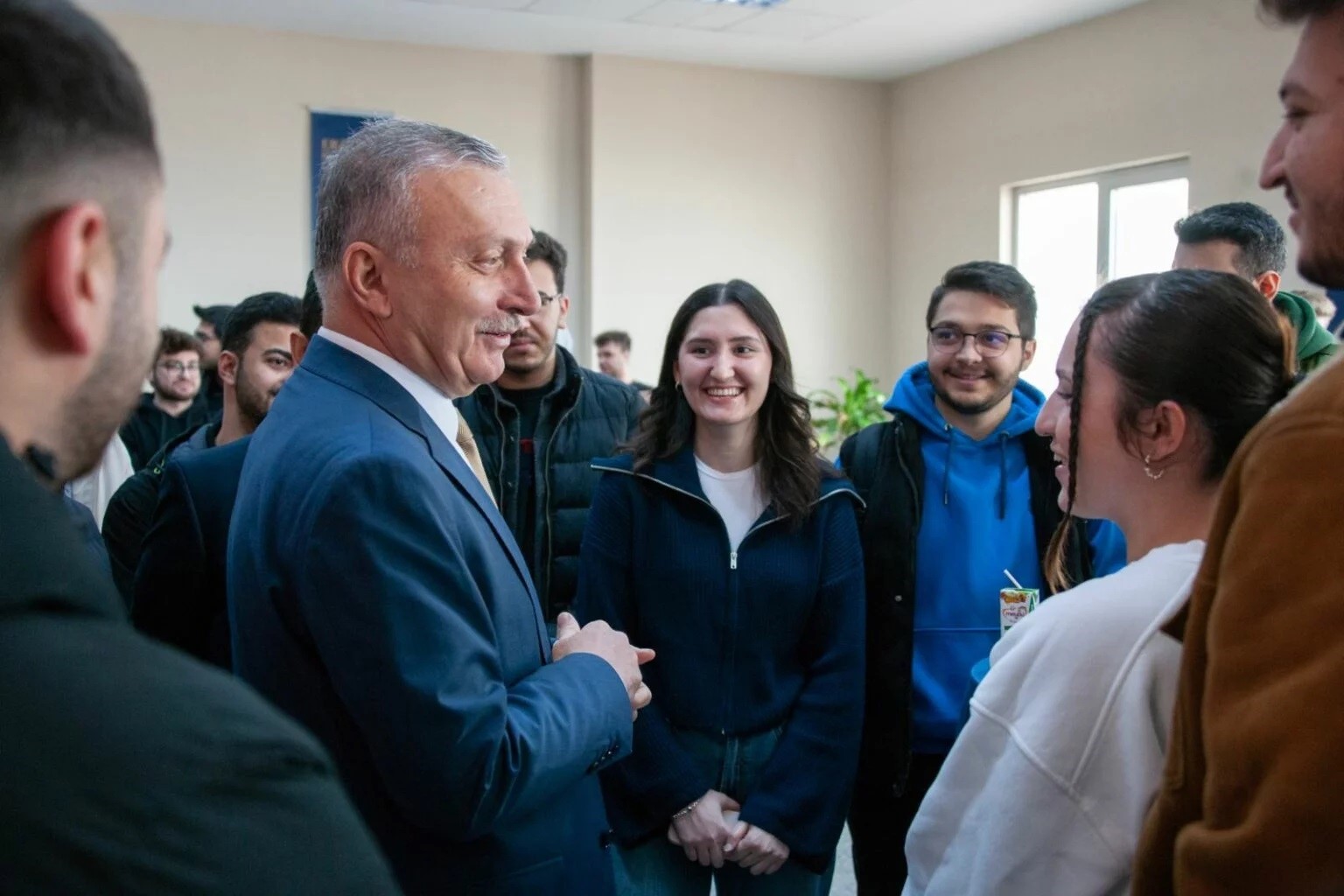 M&uuml;hendislik Mimarlık Fak&uuml;ltesinde rekt&ouml;r-&ouml;ğrenci buluşması
