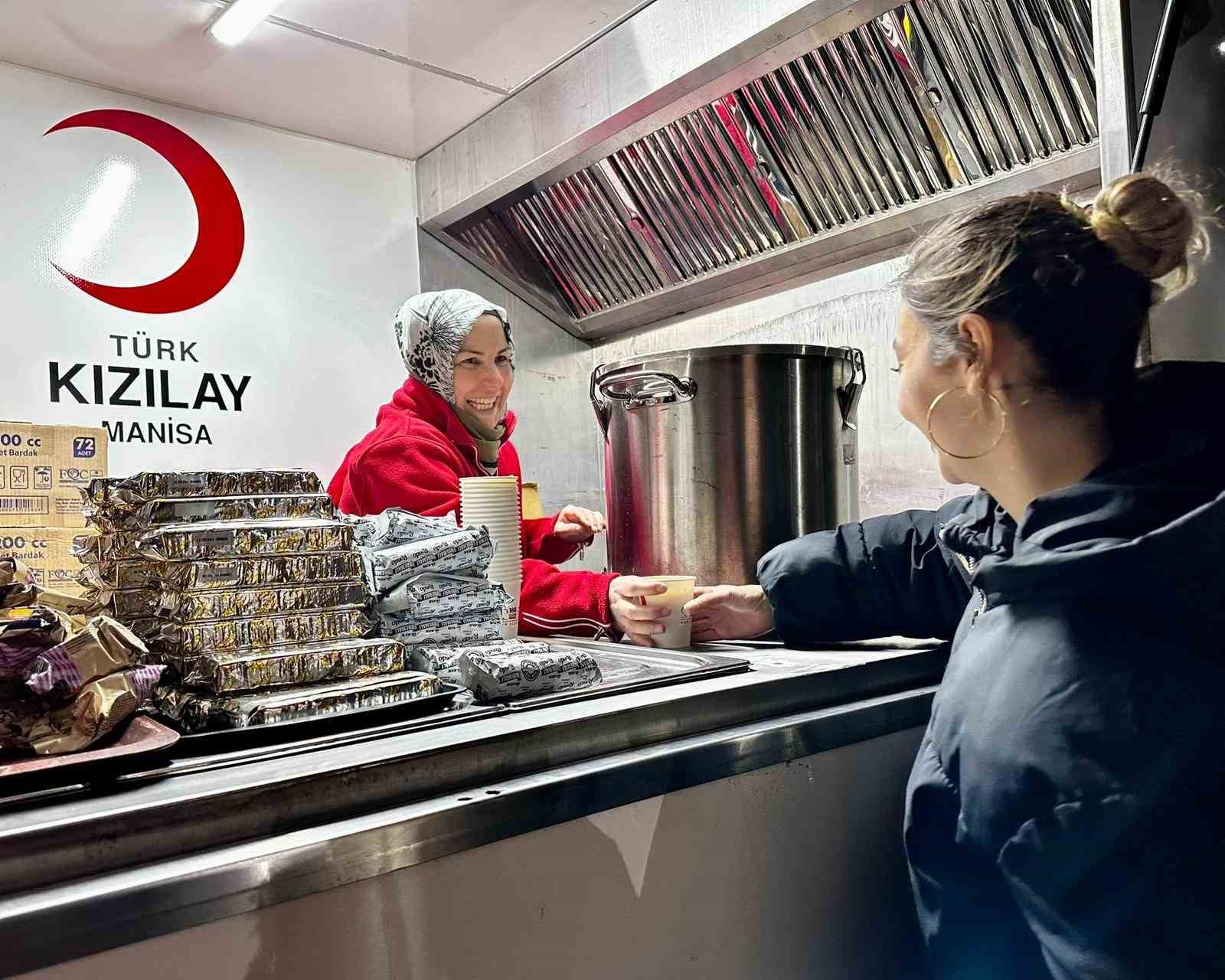 T&uuml;rk Kızılay Manisa&rsquo;dan &ouml;ğrencilere 5 bin kişilik ikramlık
