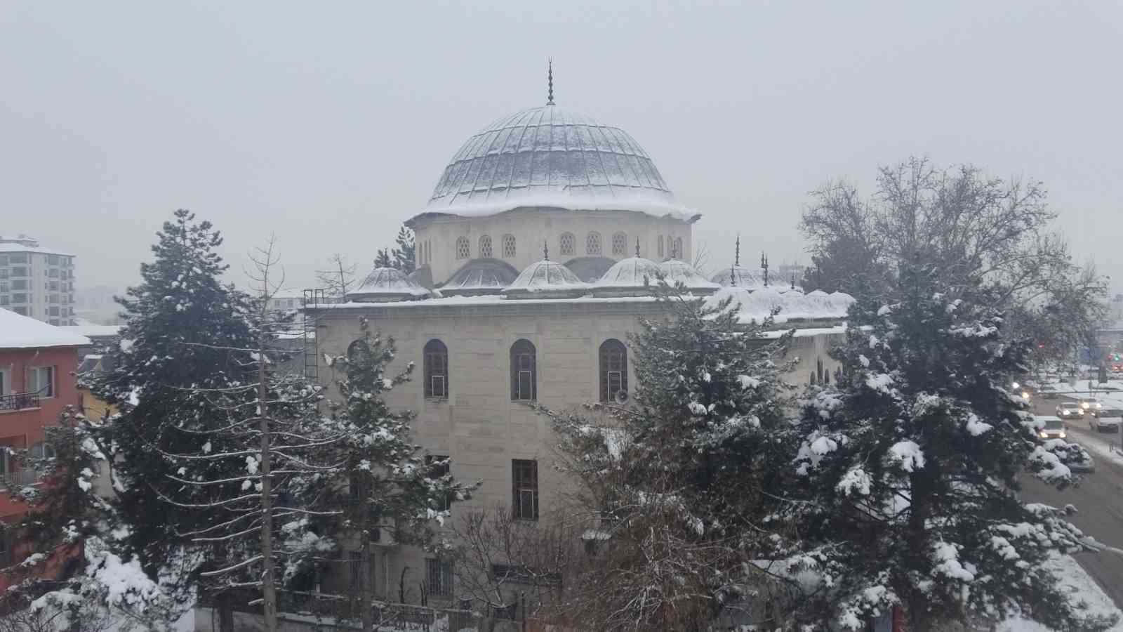 Malatya&rsquo;da kar yağışı etkili oluyor
