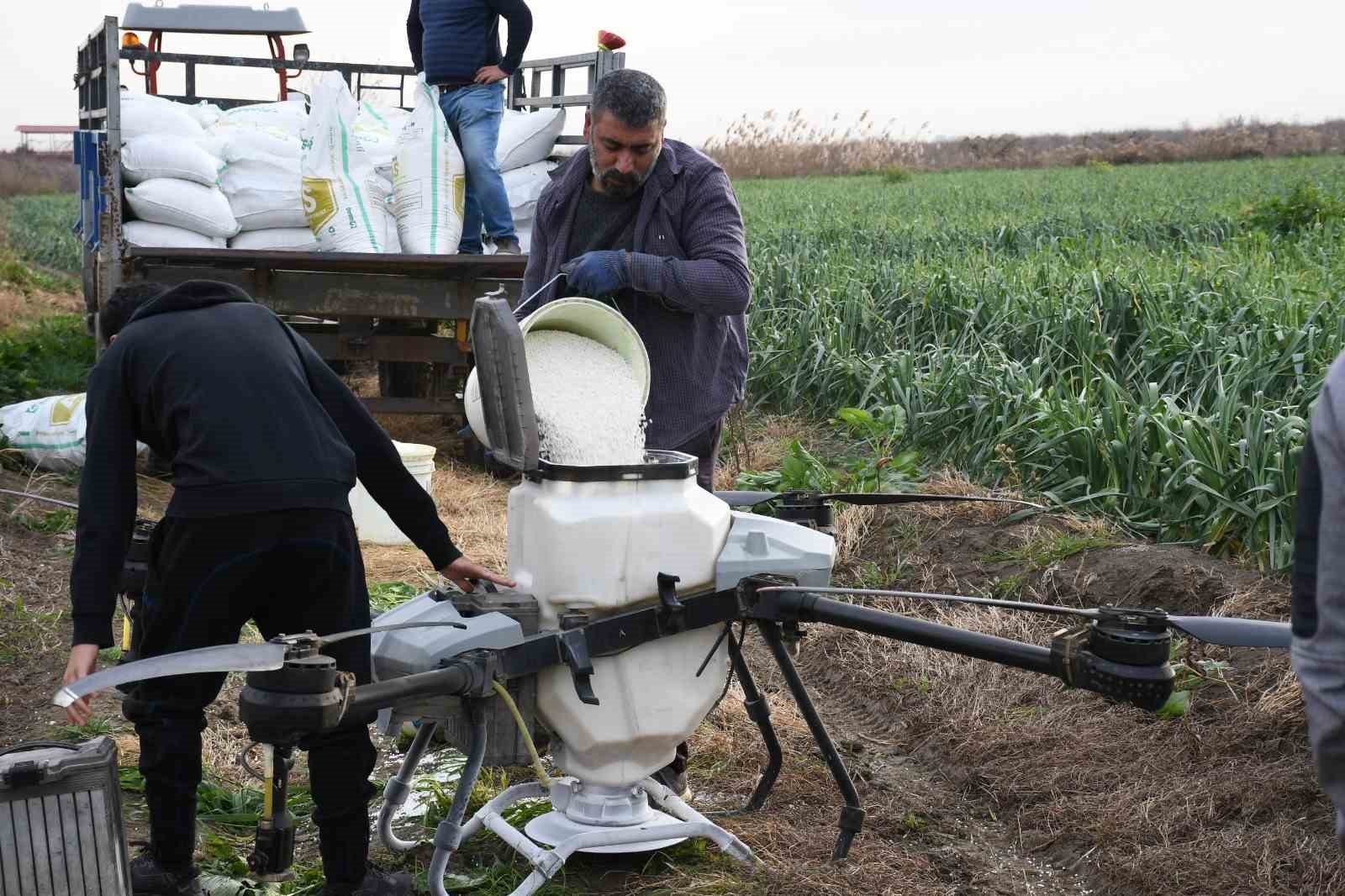 Mersin&rsquo;de dronla g&uuml;breleme ve ila&ccedil;lama &ccedil;ift&ccedil;inin zayiatını sıfıra indirdi, zamandan tasarruf sağladı
