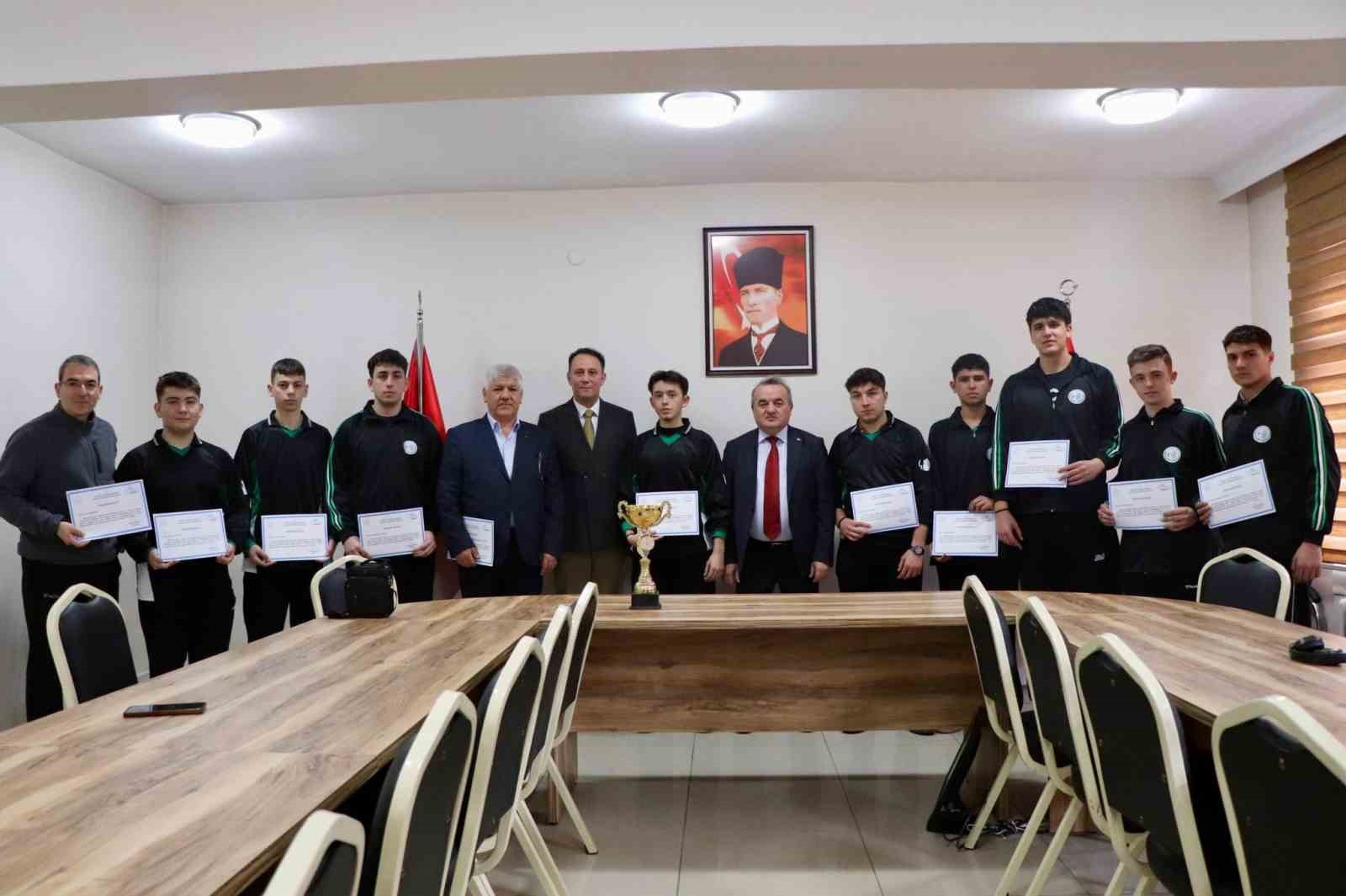 Bilecik’te Hentbol İl Birincileri ödüllendirildi