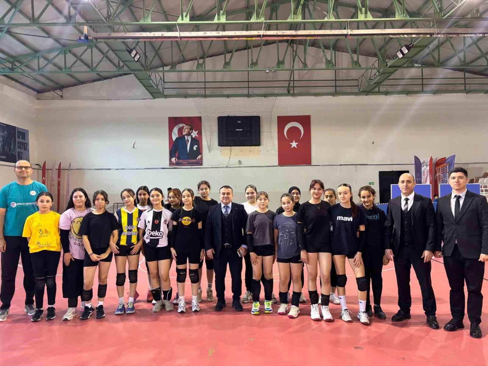 İl M&uuml;d&uuml;r&uuml; Demir antrenmanları yerinde takip etti
