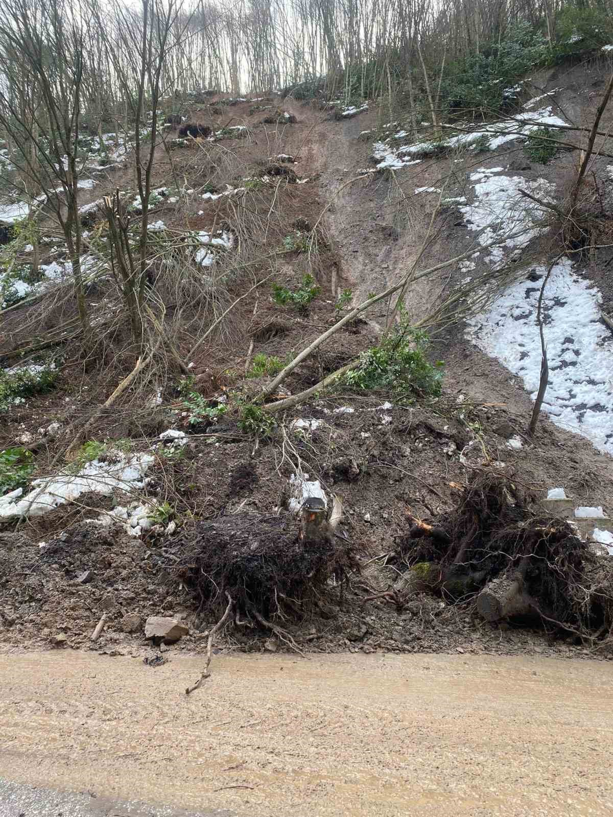 Aynı noktada 3 g&uuml;n arayla heyelan meydana geldi
