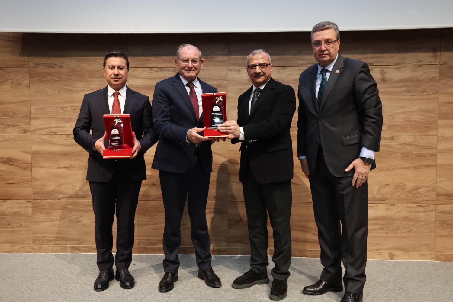 Başkan Çavuşoğlu "Ege’nin En Başarılı Büyükşehir Belediye Başkanı" seçildi