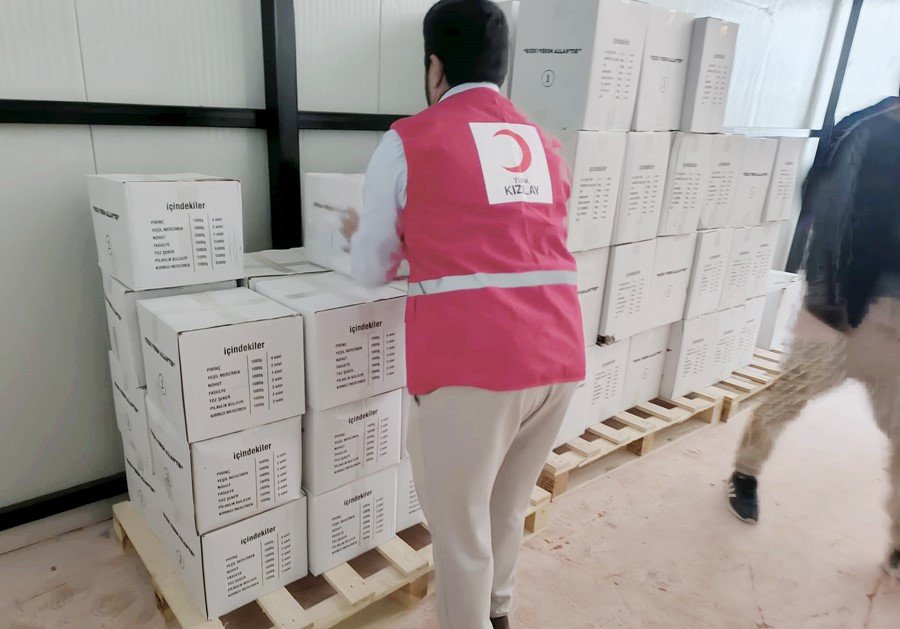 Kızılay&rsquo;dan Gazipaşa&rsquo;da ihtiya&ccedil; sahiplerine yardım eli
