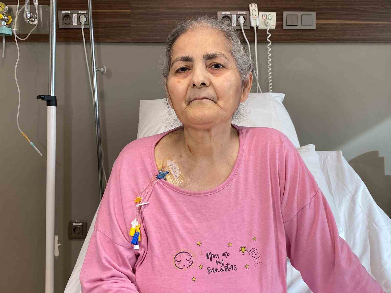 İzmir&rsquo;de akciğerini kaybeden hasta karın dokusu nakliyle sağlığına kavuştu
