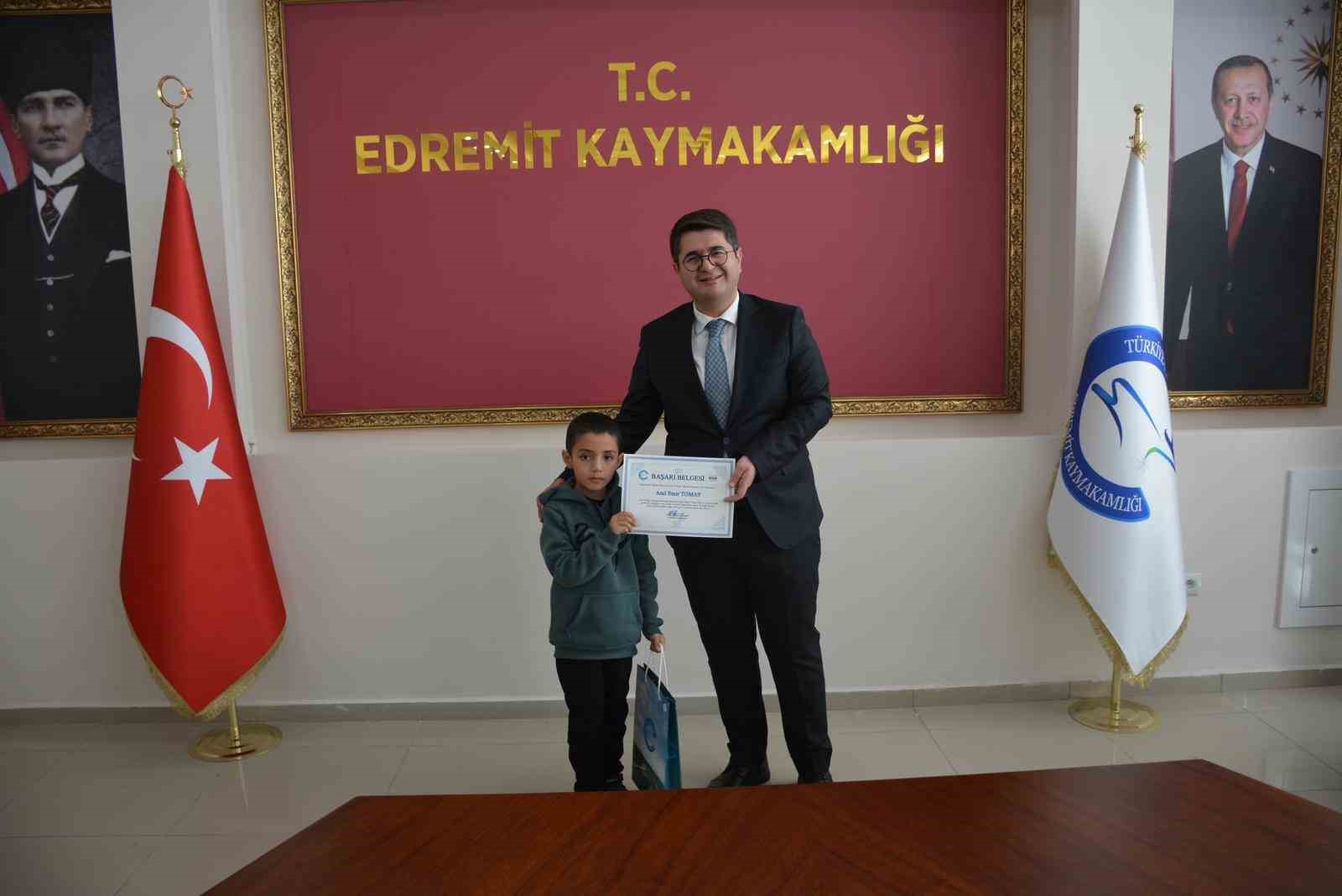 S&uuml;phan İlkokulu &ouml;ğrencisi &lsquo;Kitap Van&rsquo; projesinde il&ccedil;e birincisi oldu
