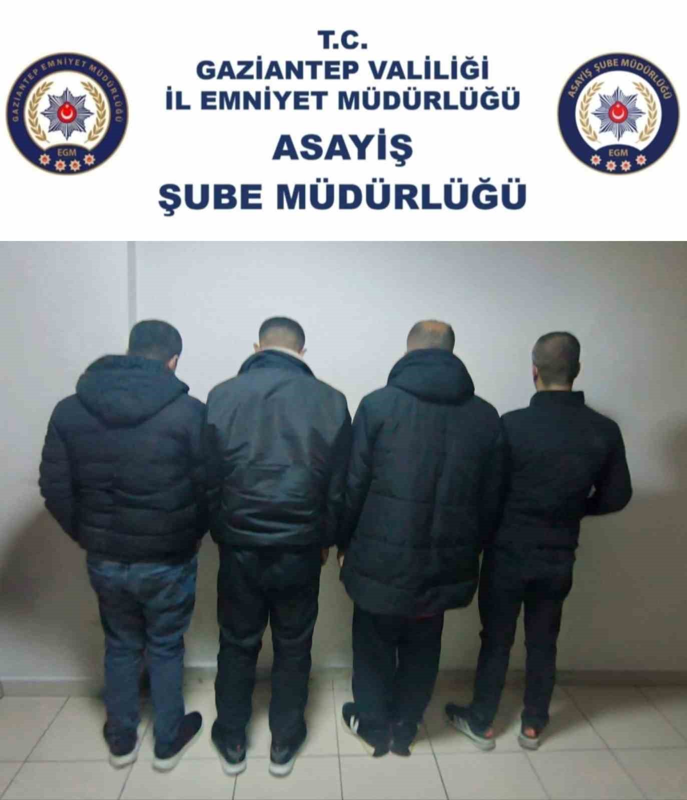Gaziantep&rsquo;te 4 adet ruhsatsız tüfek ile uyuşturucu madde ele geçirildi: 4 gözaltı