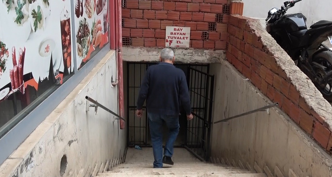 Kilis’te tuvalet mağduriyeti yaşayan vatandaşlar belediyeden çözüm bekliyor