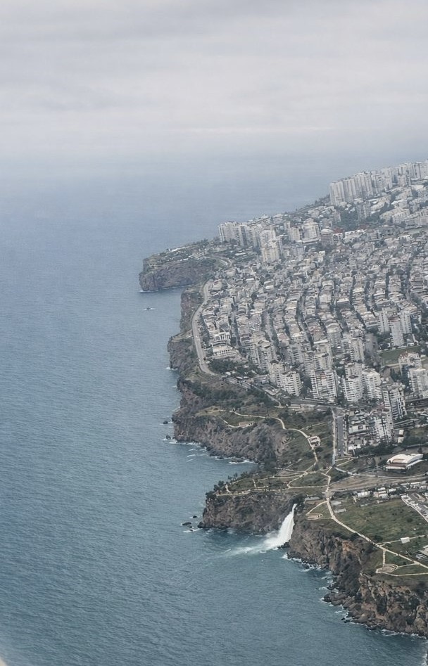 Prof.Dr. Dipova:"Falezleri kaybedersek yalnız Antalya değil d&uuml;nya kaybeder"
