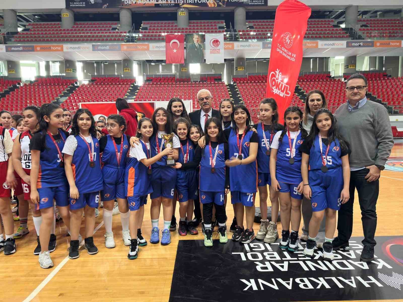 Basketbol K&uuml;&ccedil;&uuml;k Kızlar İl Birinciliği sona erdi
