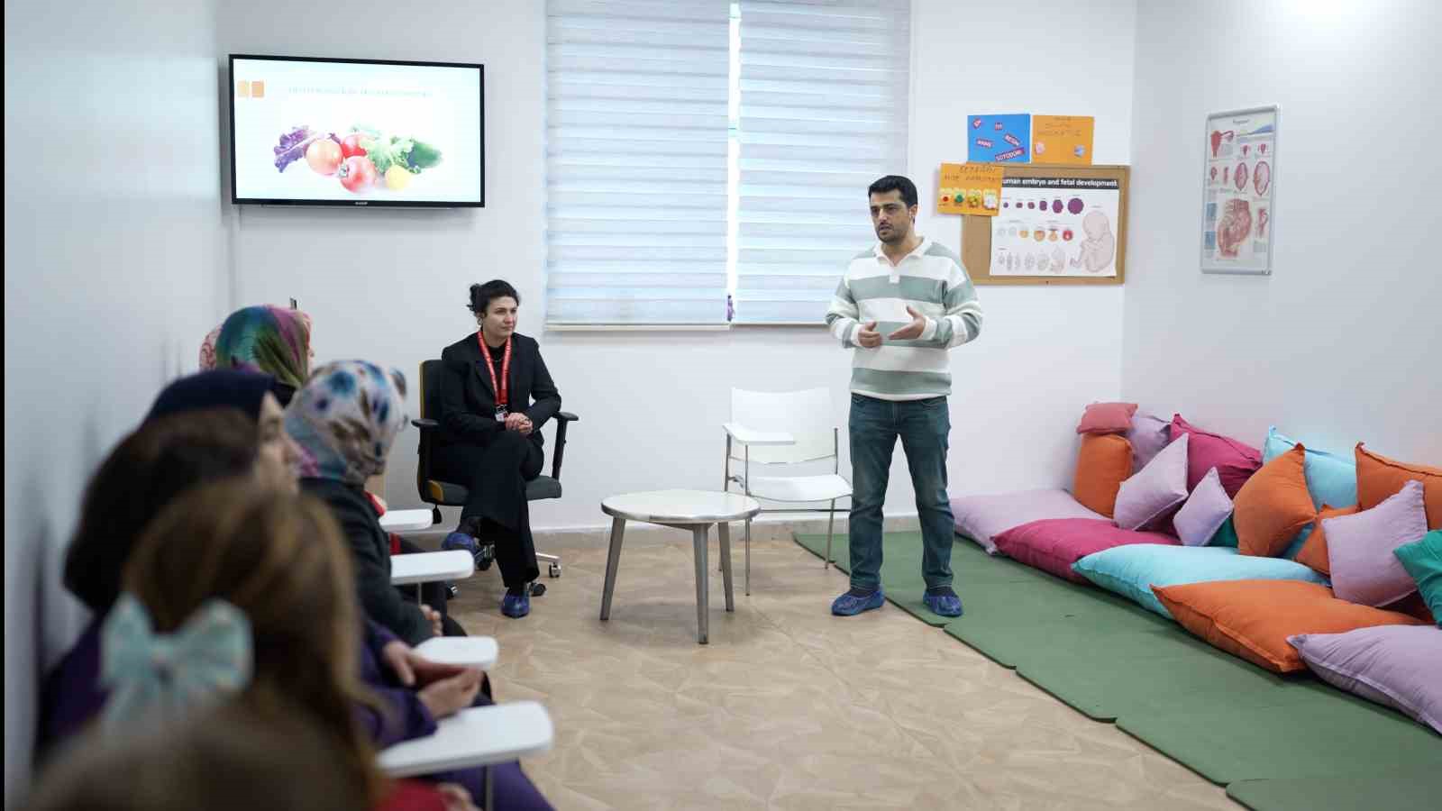 Malatya&rsquo;da Menopoz Okulu&rsquo;nda kadın sağlığına y&ouml;nelik eğitimler s&uuml;r&uuml;yor
