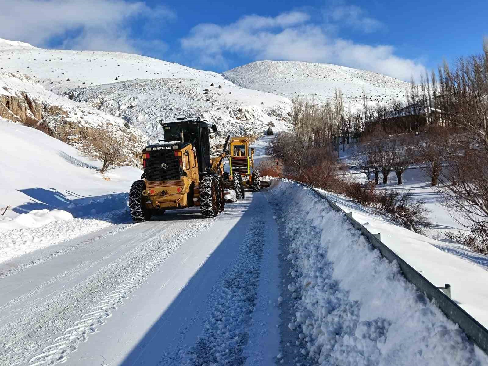 Kayseri’de kapanan 126 yol ulaşıma açıldı