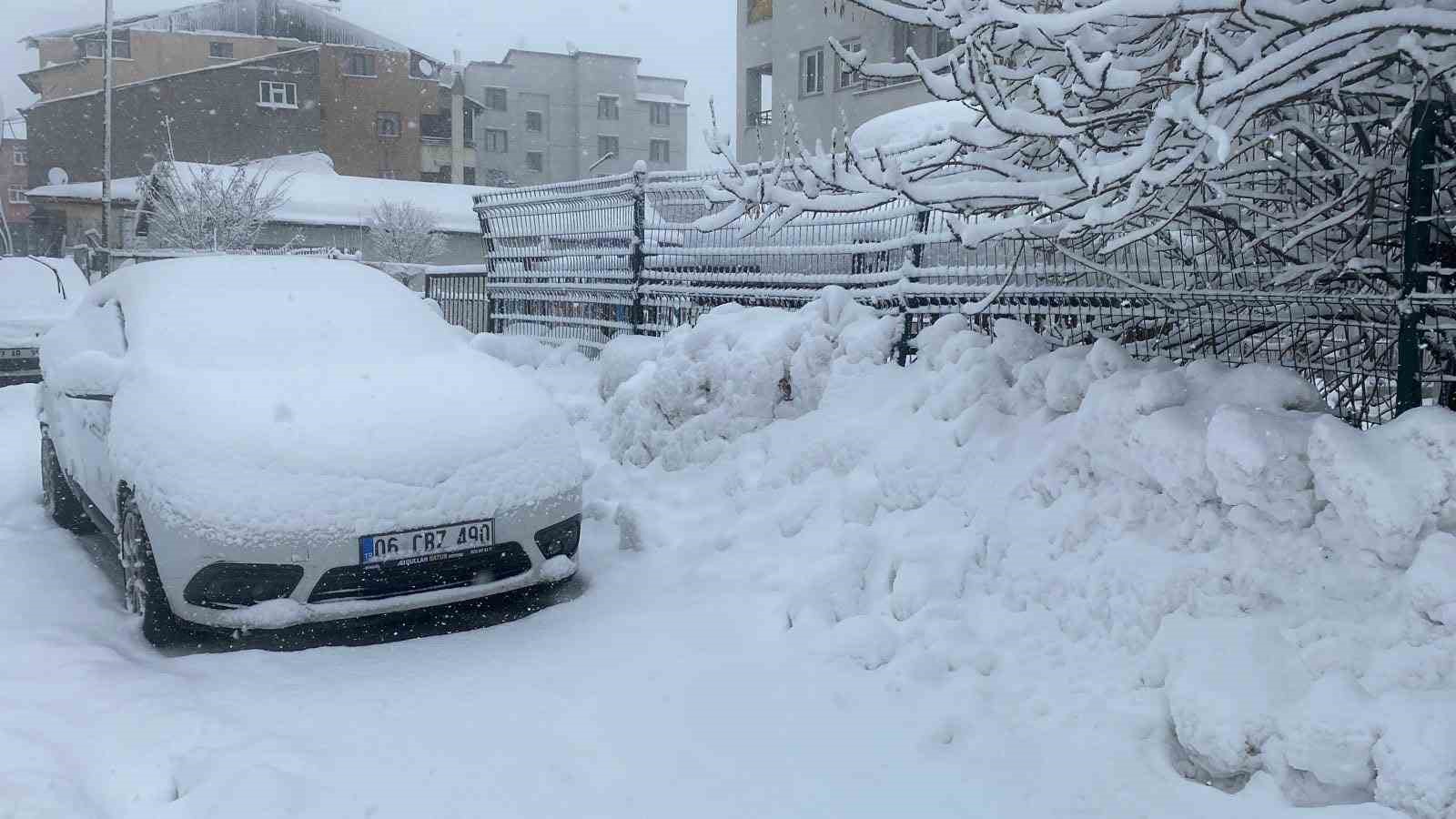 Karlıova&rsquo;da kar yağışı başladı
