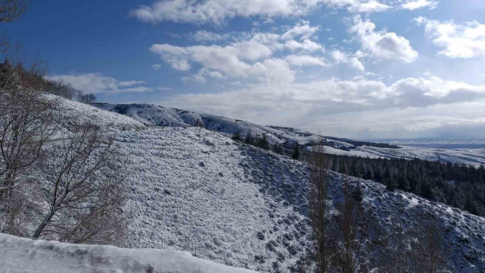 Kar yağışı sonrası kartpostallık g&ouml;r&uuml;nt&uuml;ler oluştu
