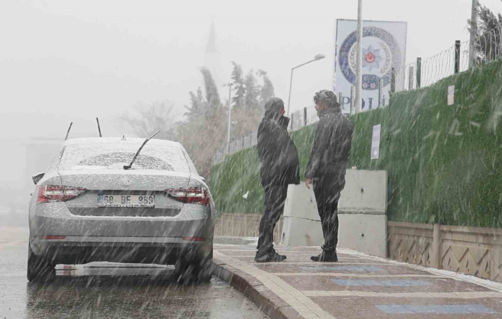 Aksaray’da kar yağışı etkili oluyor