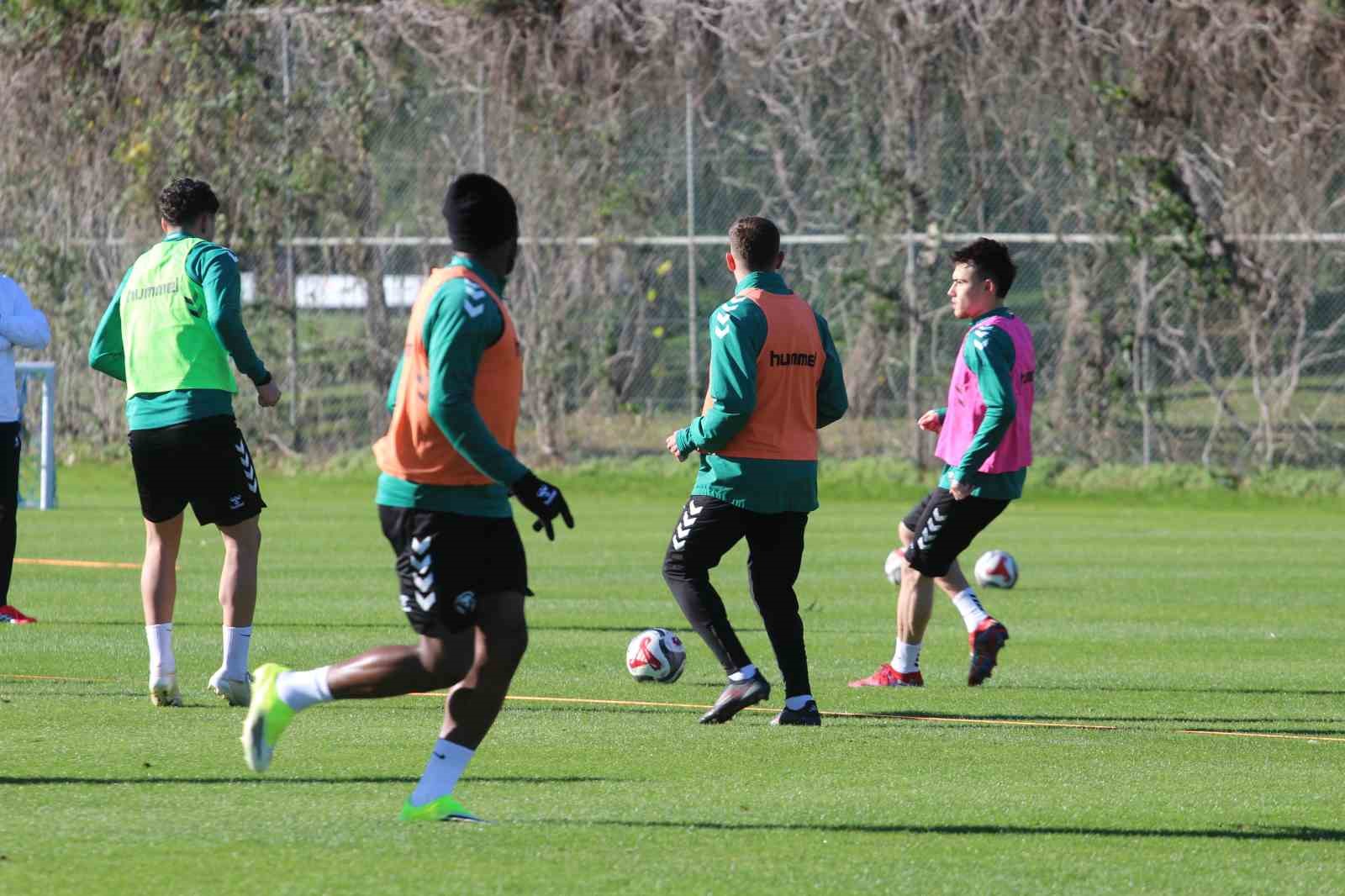 &Ccedil;ağdaş Atan: "G&uuml;&ccedil;l&uuml; bir Konyaspor izleyeceğimizi d&uuml;ş&uuml;n&uuml;yorum"
