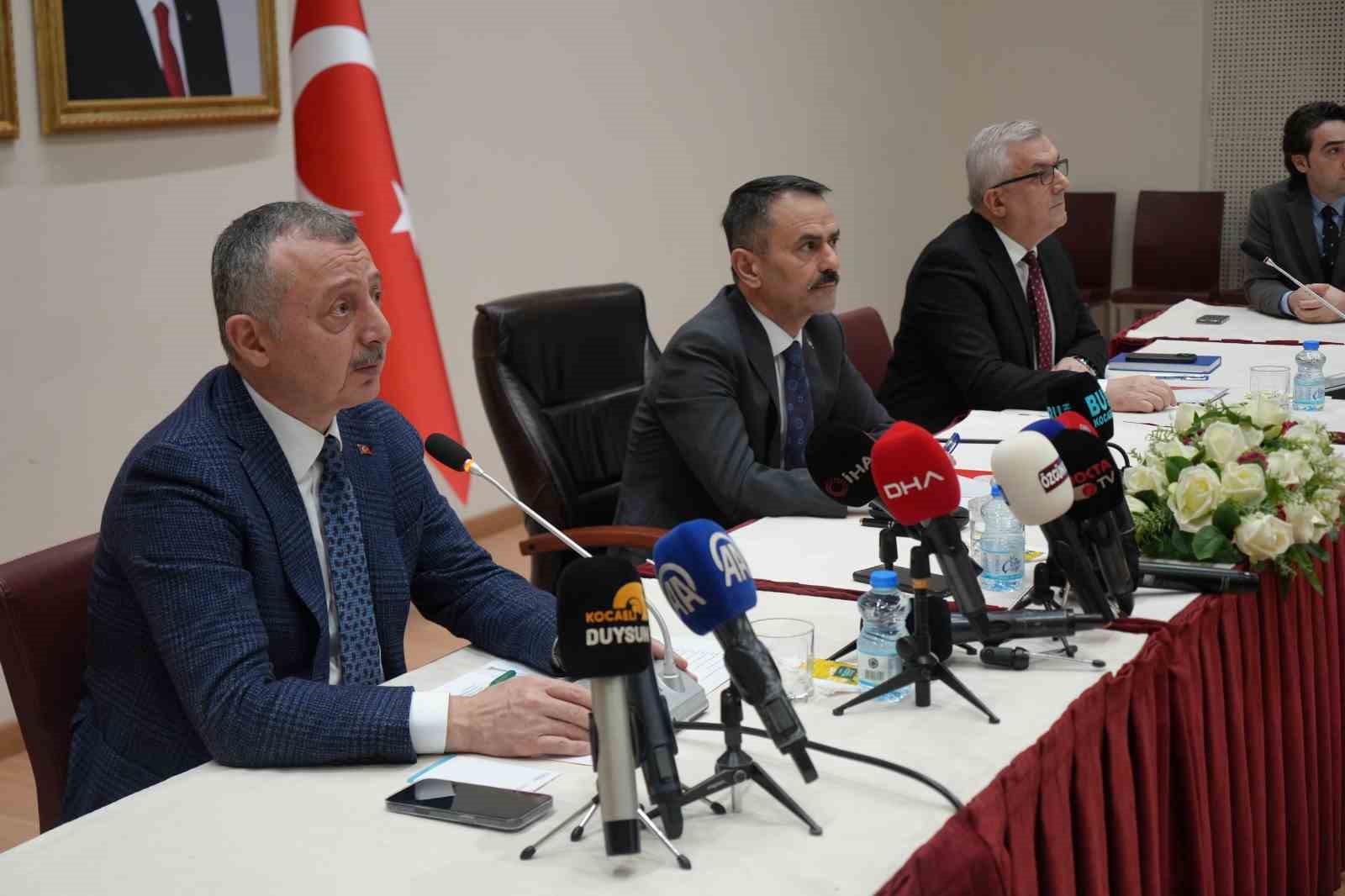 Depreme dayanıksız hastanenin 3 bloğu i&ccedil;in tahliye ve yıkım kararı
